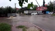 Adana'da sel alarmı! Cadde ve sokaklar göle döndü