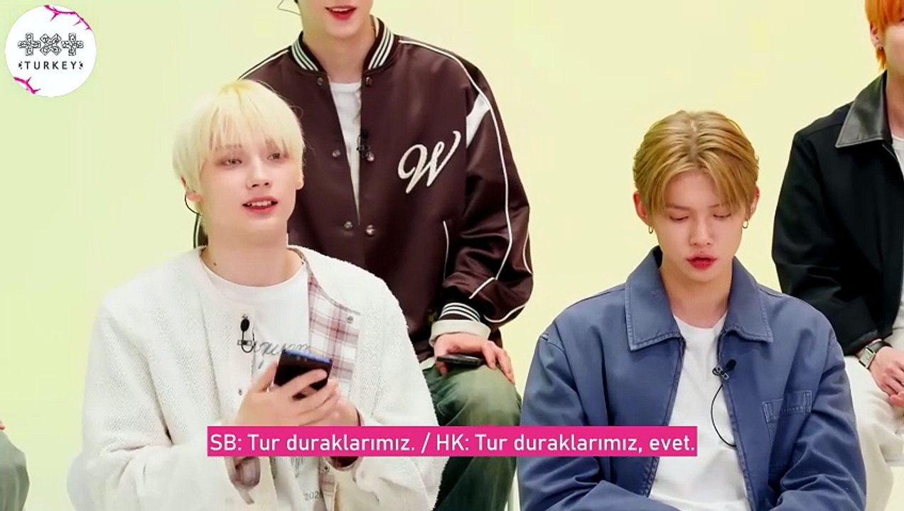 [Türkçe Altyazılı] TXT Reveal What's On Their Phones _ Glamour