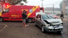 Carros se envolvem em colisão na Rua Jacarezinho e mulheres ficam feridas