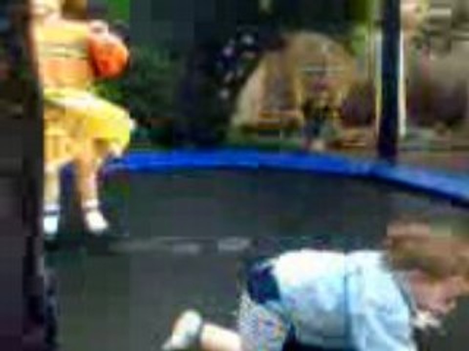 Noémie sur le trampoling