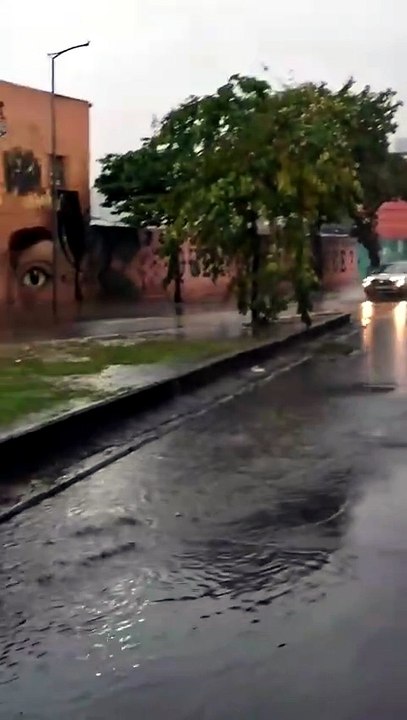 Temporal provoca bolsões d’água e reduz visibilidade em vias do Rio