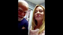 Meloni, Modi e le caramelle Melody: il regalo alla premier - Video