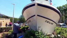 Bautizo del barco Chorroll en una rotonda de Xàbia (II)