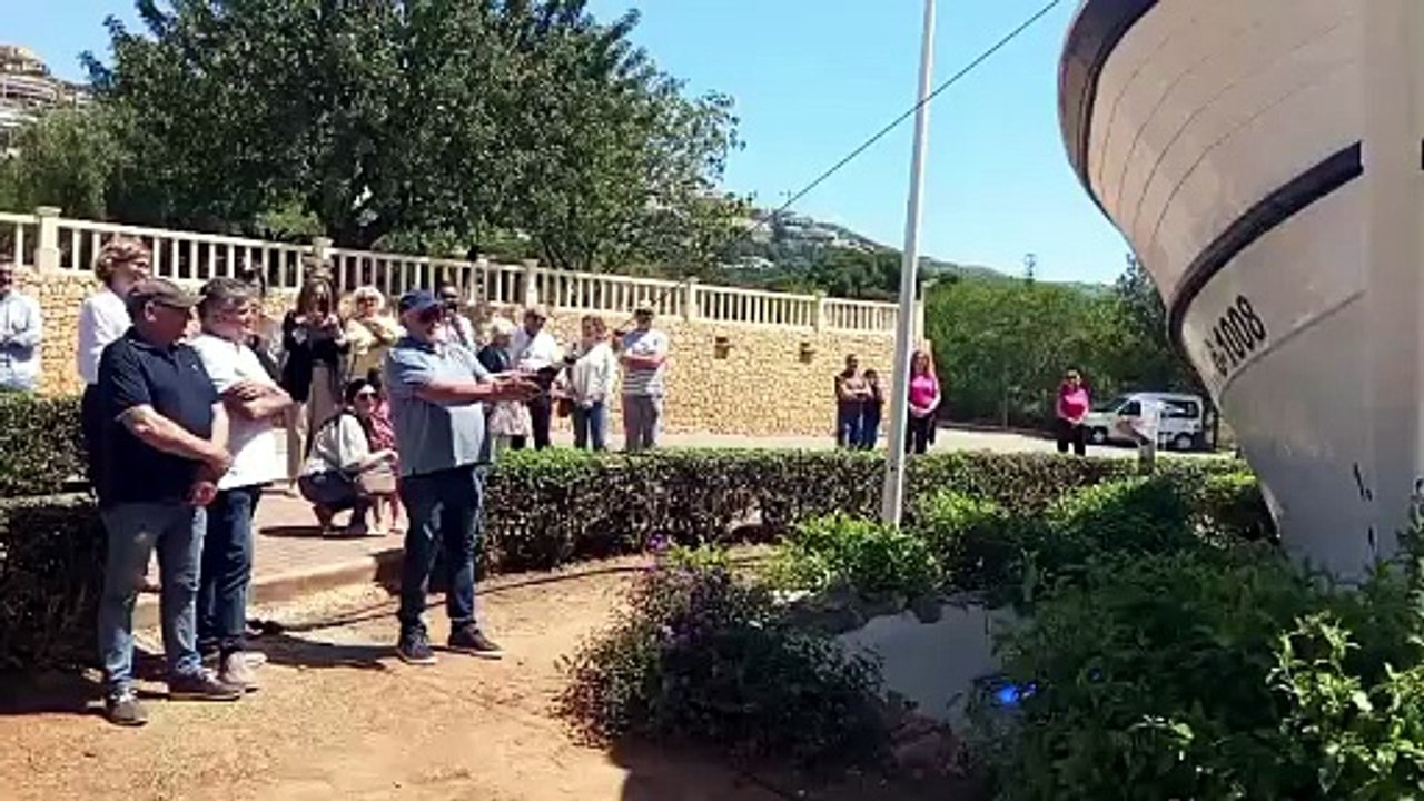 Bautizo del barco Chorroll en una rotonda de Xàbia (I)