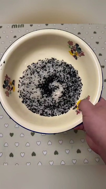 Clever Trick to Separate Black Rice From White Rice 😮