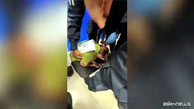 Ben Gvir mostra in video attivisti Flotilla legati e in ginocchio