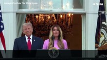 Trump scherza su Melania: "Non mi piace parlare dopo di lei, mi fa sembrare scialbo"