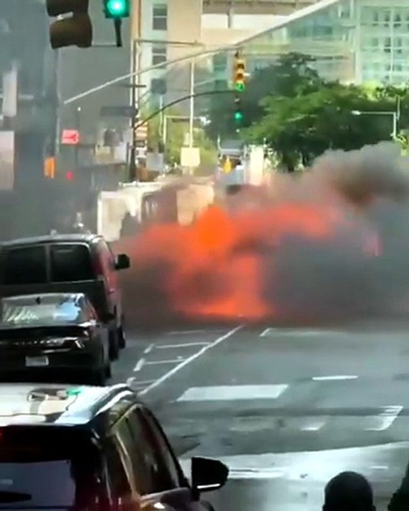Vehicle Explodes Near Charging Bull Statue in New York City’s Wall Street District | Breaking News