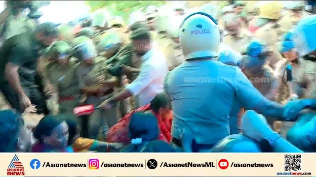 മലയിടംതുരുത്തിലെ പൊലീസ് നടപടി നിർത്തിവയ്ക്കണം; ഇടപെട്ട് ആഭ്യന്തരമന്ത്രി രമേശ് ചെന്നിത്തല | Police