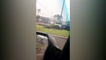 Onix passa reto e vai parar no meio da rotatória da Avenida Brasil e Avenida da FAG