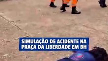 Simulação de acidente na Praça da Liberdade