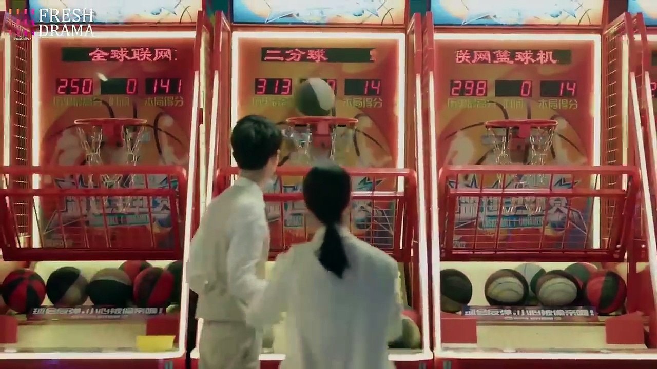 She took the CEO to take a bus, unexpectedly he didn't how to use the bus card!
