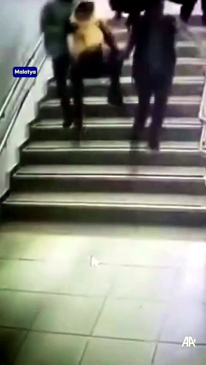 Öğretmenlerin depremde engelli öğrencileri kurtarma anları kameralara yansıdı