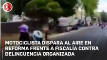 Motociclista dispara al aire en Reforma frente a Fiscalía contra Delincuencia Organizada