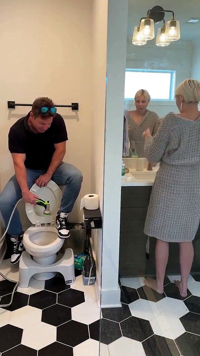 🤣🤣🤣 #pee #prank #couplecomedy #fyp #funny
