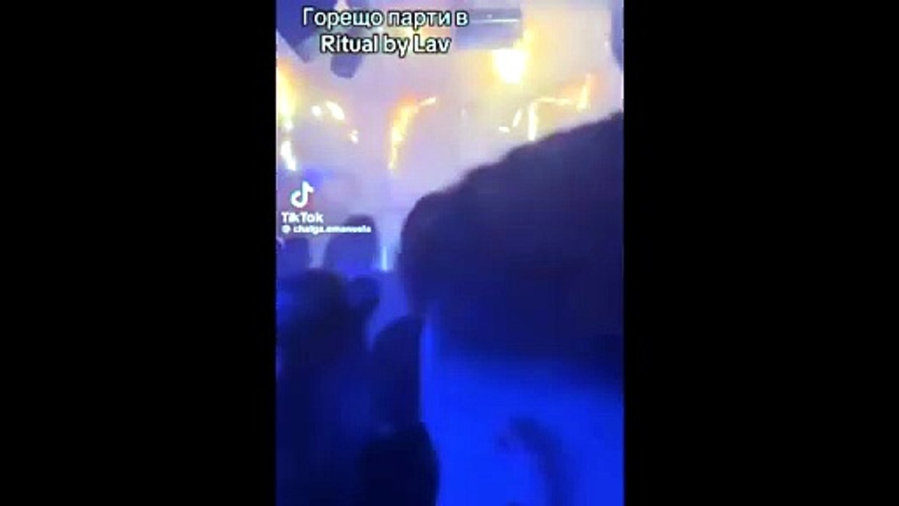 Футболистите на ЦСКА евакуирани от дискотека