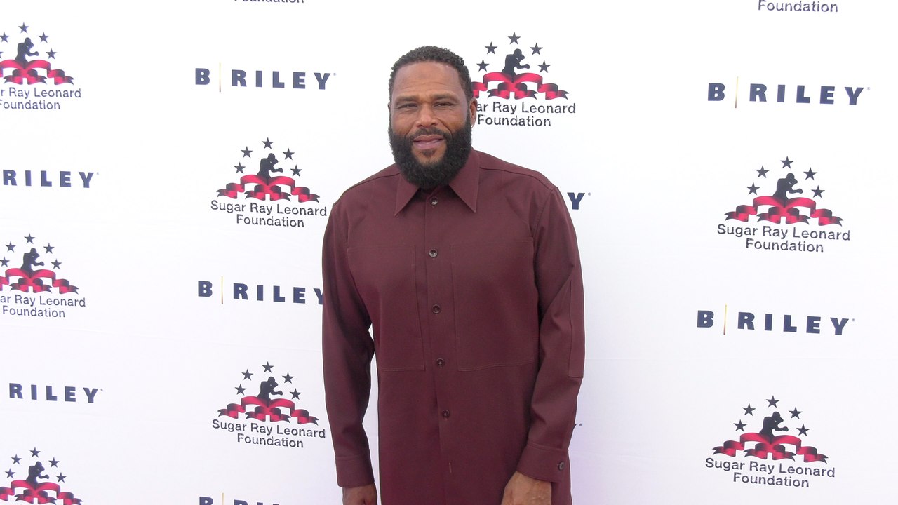 Anthony Anderson attends the Sugar Ray Leonard...