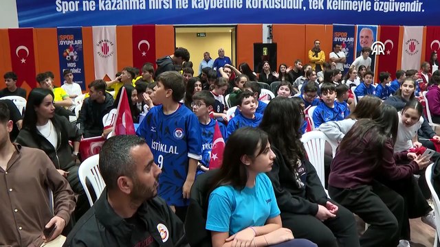 Ümraniye'de 18. Geleneksel Spor Oyunları Şehit Polis Şeyda Yılmaz Sezonu ödül töreni düzenlendi | Ajansspor | AA