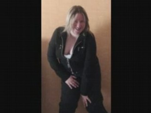 Mandy chante en duo virtuel avec YO sur Le silence