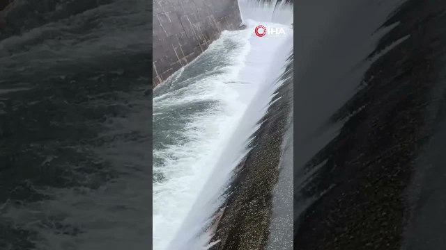 Yeşilırmak’ta taşkına neden olacağı öngörülen Almus barajı dolusavakında debi artıyor