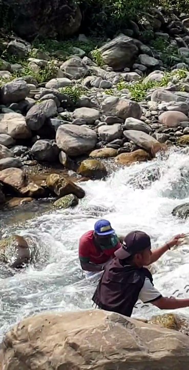 cast net fishing in Nepal |