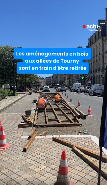 Les très controversés aménagements en bois aux allées de Tourny à Bordeaux sont en train d'être retirés.