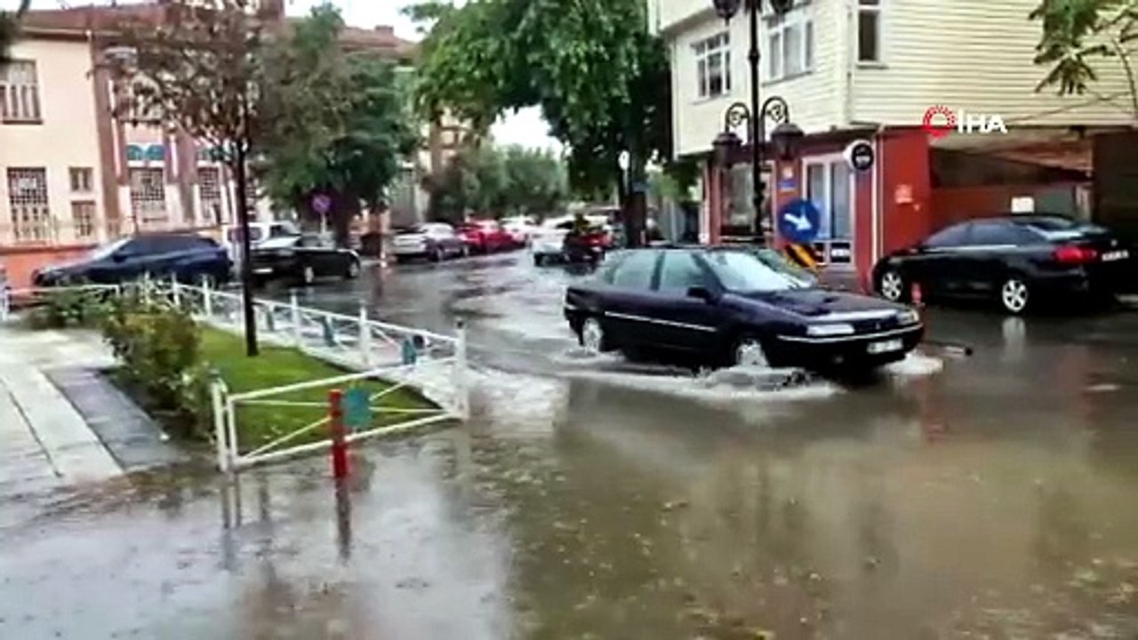 Sağanak Yağış Yolları Göle Çevirdi!