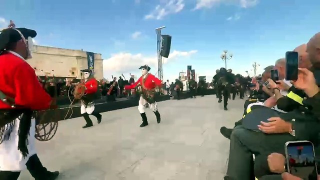 America's cup, Francesco Demuro e i Mamuthones incantano Cagliari