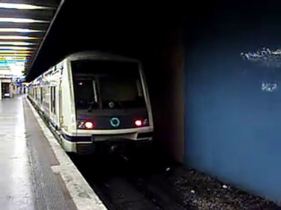 MI2N : Départ de la gare de Saint Germain en Laye sur la ligne A du RER