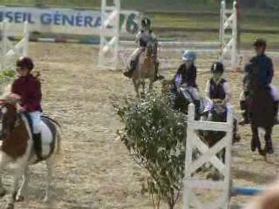 ST SAENS CLUB PONEY 2 TOUR DHONNEUR