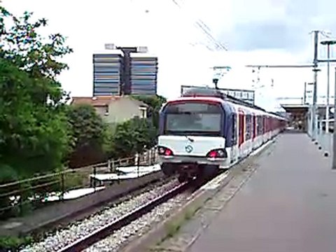 MS61 : Arrivée à la gare de Rueil Malmaison sur la ligne A du RER
