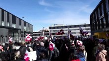 „Nie jesteśmy na sprzedaż”: Protest Grenlandczyków przeciw większej obecności USA w Nuuk
