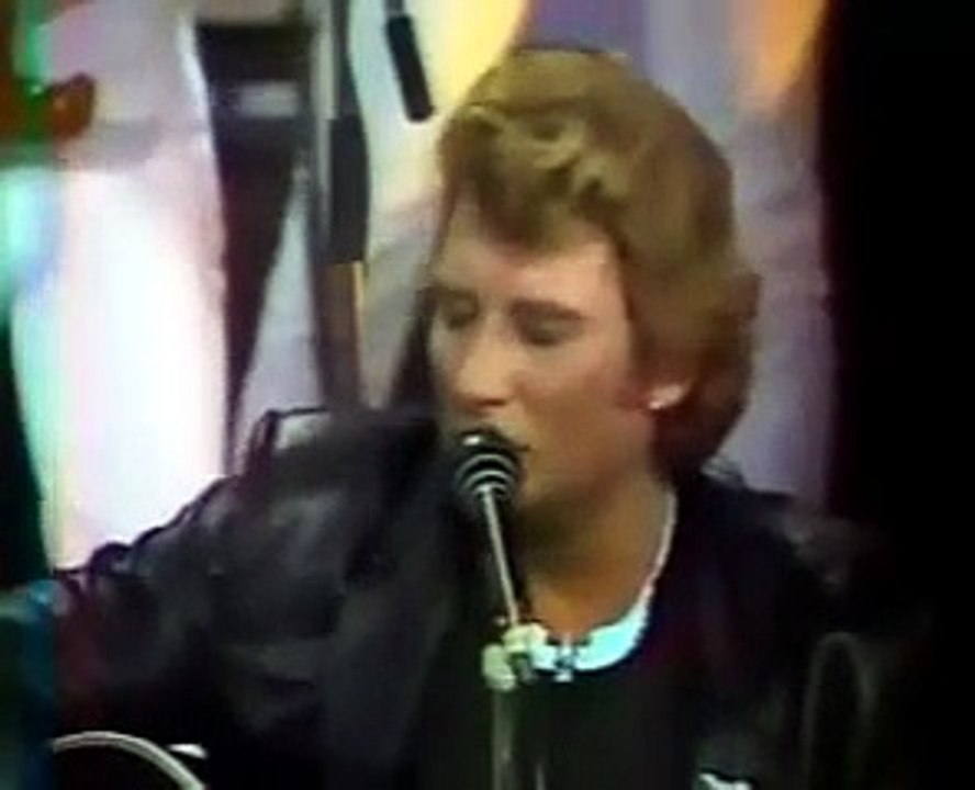 1982 - Johnny Hallyday - “J’ai Pleuré sur ma Guitare” en Duo avec Claire D’Asta dans “Champs-Élysées” (Antenne 2, 6 Février)