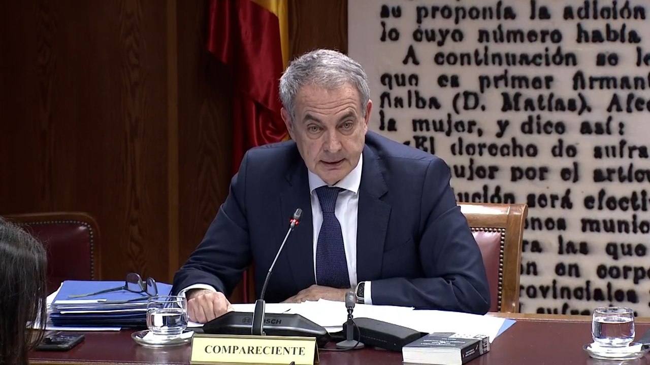 El juez bloquea 490.780 euros de las cuentas del expresidente Zapatero