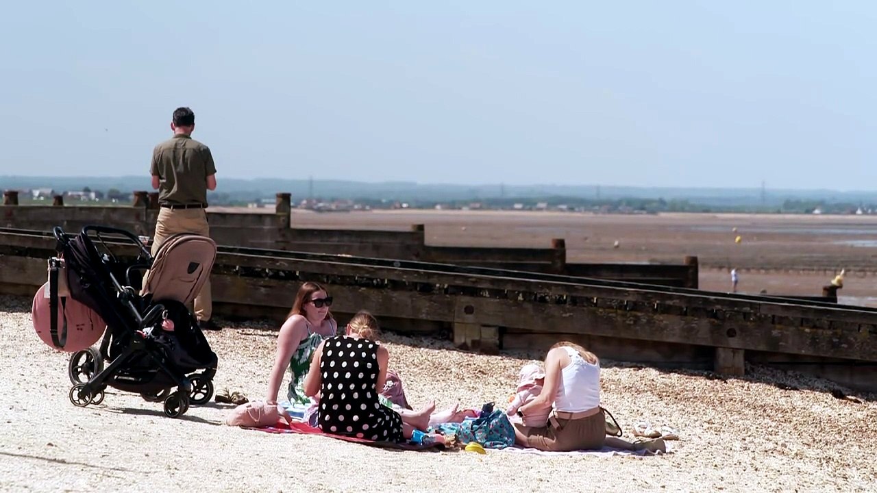 UK braces for bank holiday heatwave