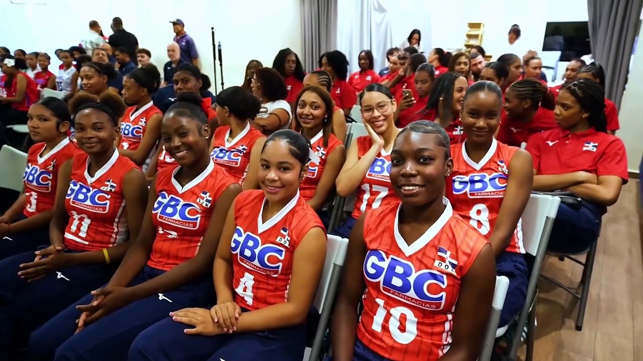 Ministro Kelvin Cruz despide a las Reinas del Caribe sub-17 antes de su participación internacional