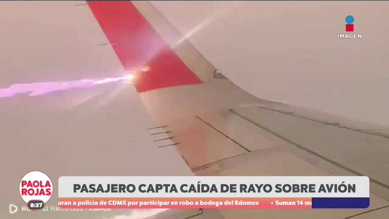 Captan rayo impactando un avión en pleno vuelo | De Pisa y Corre con Paola Rojas