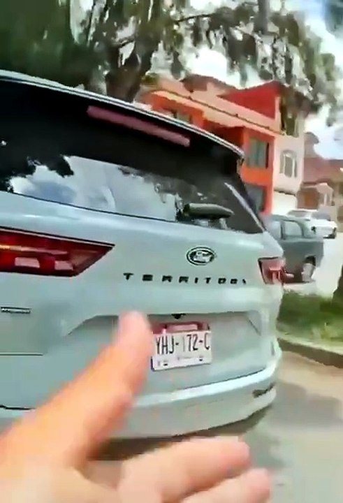 Diputada de Morena se impacta con motociclista en Xalapa y se va sin hacerse responsable
