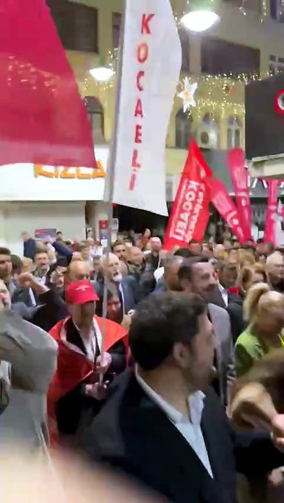 CHP Kocaeli'den İzmit'te yürüyüş! Mutlak butlan kararına tepki gösterdiler