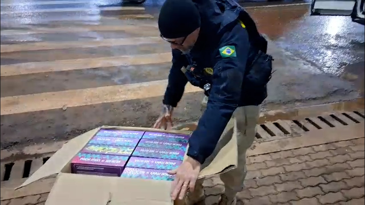PRF apreende cerca de mil cigarros eletrônicos com óleo de cannabis na BR-277 em Cascavel