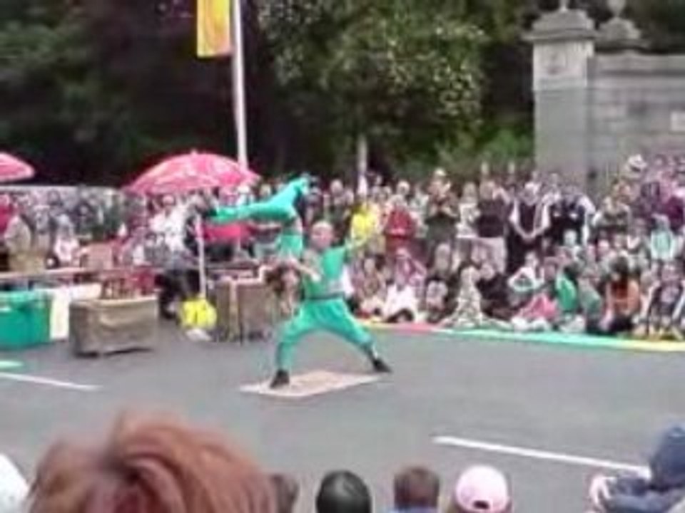 Street Performance, Japanese