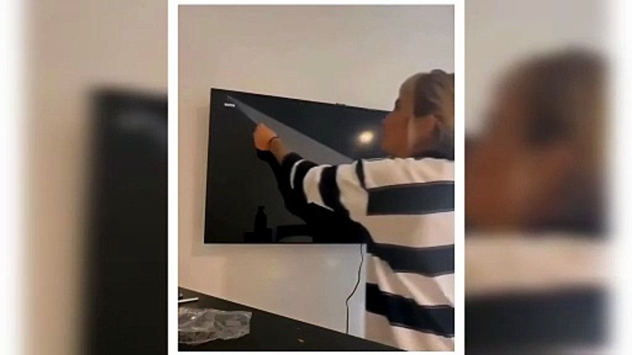 This iExplains How To Mount a Brand New SAMSUNG LED tv ! 😉