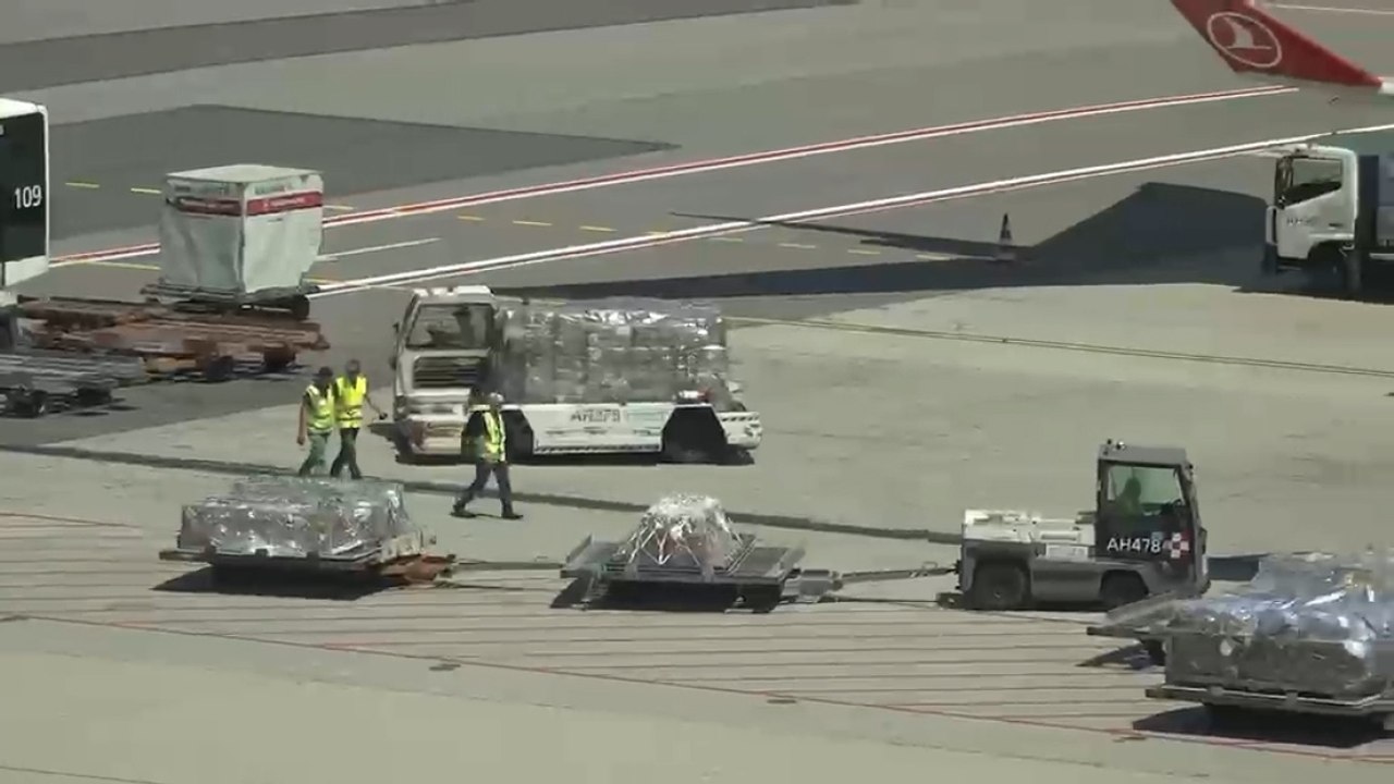Le salme dei sub italiani morti alle Maldive a Malpensa: sbarcati da un volo Turkish Airlines