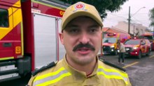 Subtenente dos bombeiros é levado para casa em despedida tradicional após 30 anos de serviço