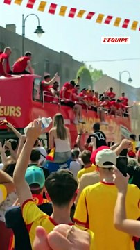 La belle atmosphère à Lens lors du passage du bus des Sang et Or avec la Coupe de France - Foot - Coupe de France - Lens