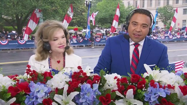 100-Year-Old WWII Marine Sings God Bless America at the Parade — The Most MOVING Moment of the Year