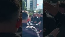 CHP, Genel Merkezi önünde çıkan tartışmada su şişeleri havada uçuştu