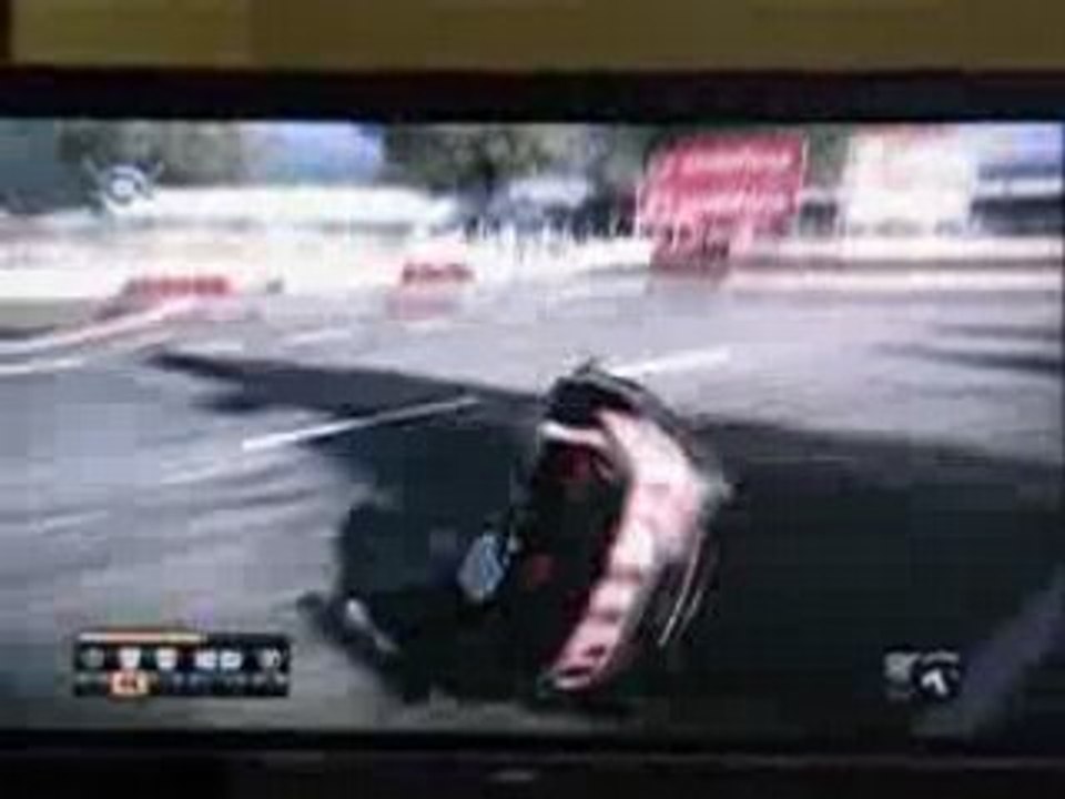 Six tonneaux dans GRID (par chance)