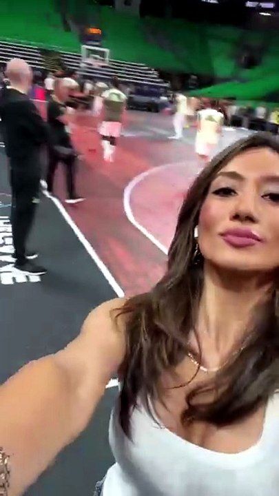 Türk muhabirin ünlü basketbolcu ile videosu!