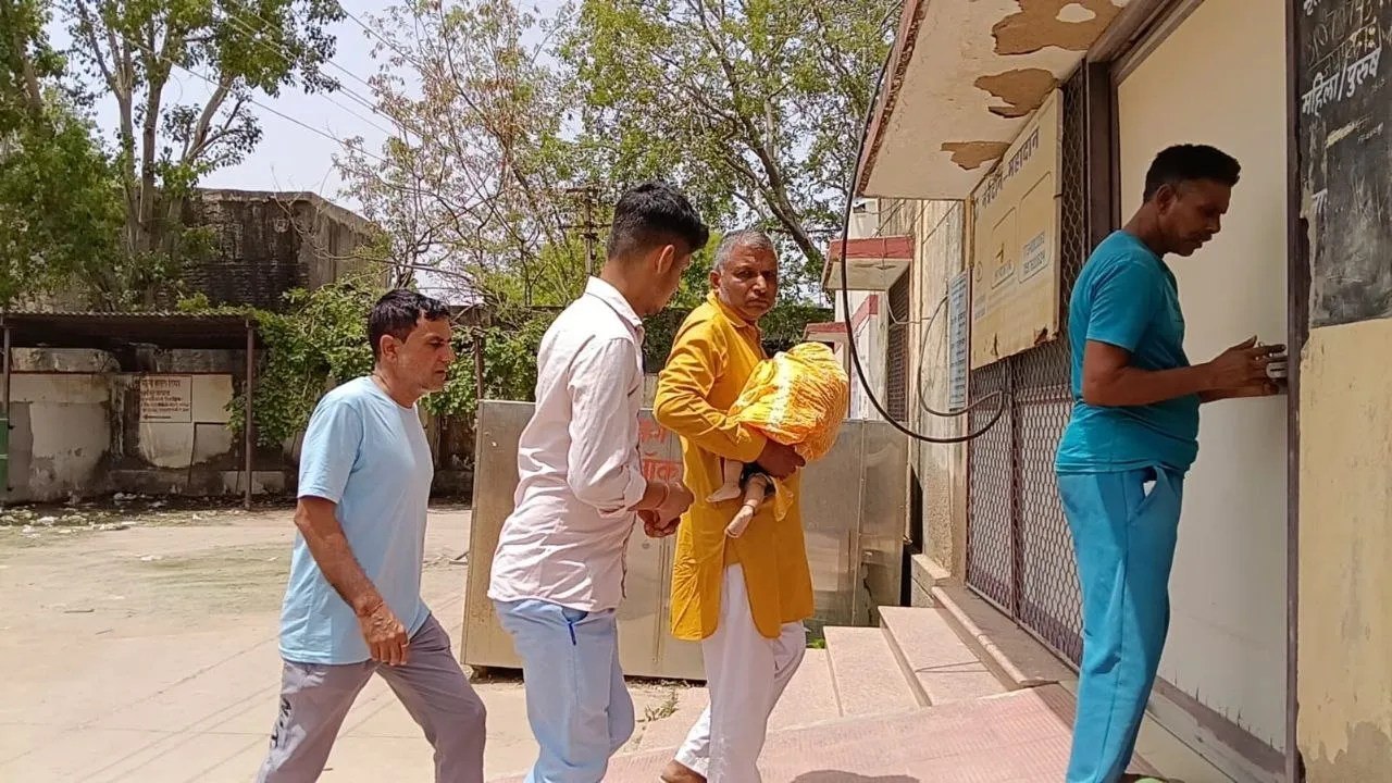 दिल्ली मुंबई एक्सप्रेस पर हादसा